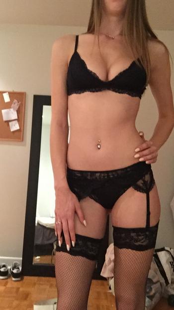 , 19  female escort, Montreal