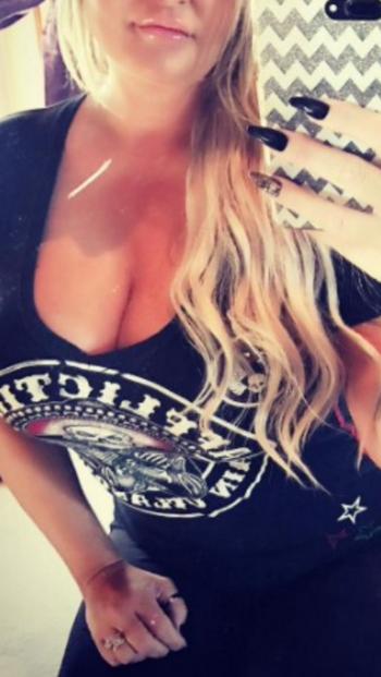 , 23  female escort, Montreal