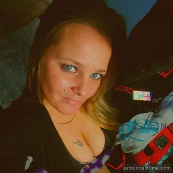 , 29  female escort, Montreal