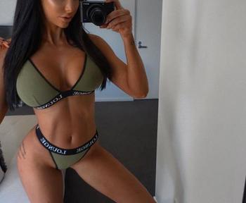 , 20  female escort, Montreal