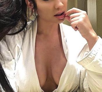 , 25  female escort, Montreal