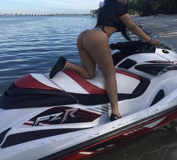 , 21  female escort, Montreal