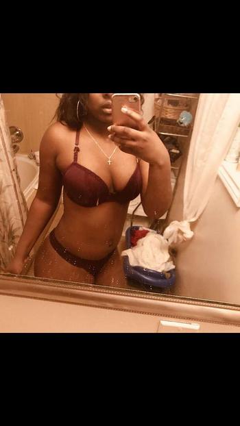, 19  female escort, Montreal