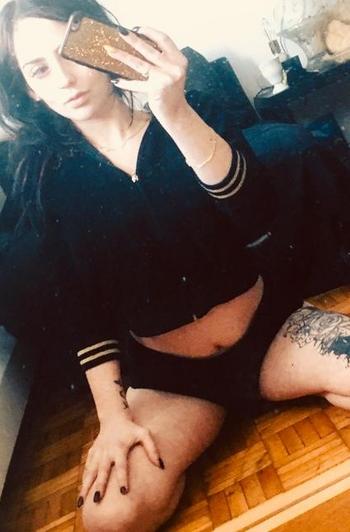 , 21  female escort, Montreal