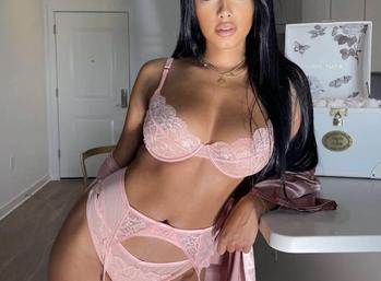 Chelsy, 22 Mixed female escort, Montreal