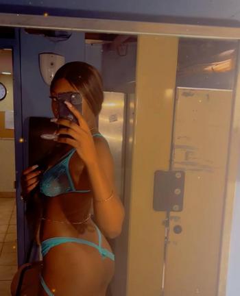 Coco, 21 Black female escort, Montreal