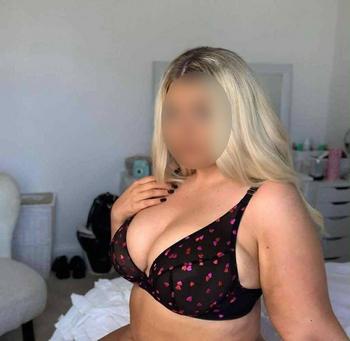 Rosy, 22 Mixed female escort, Montreal